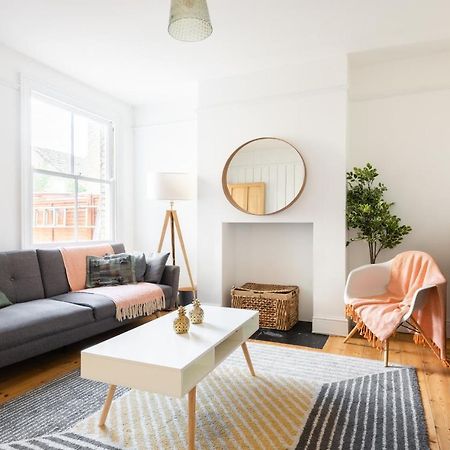 The Magdalene Cottage - Modern & Comfortable 4Bdr Family Home CBG エクステリア 写真