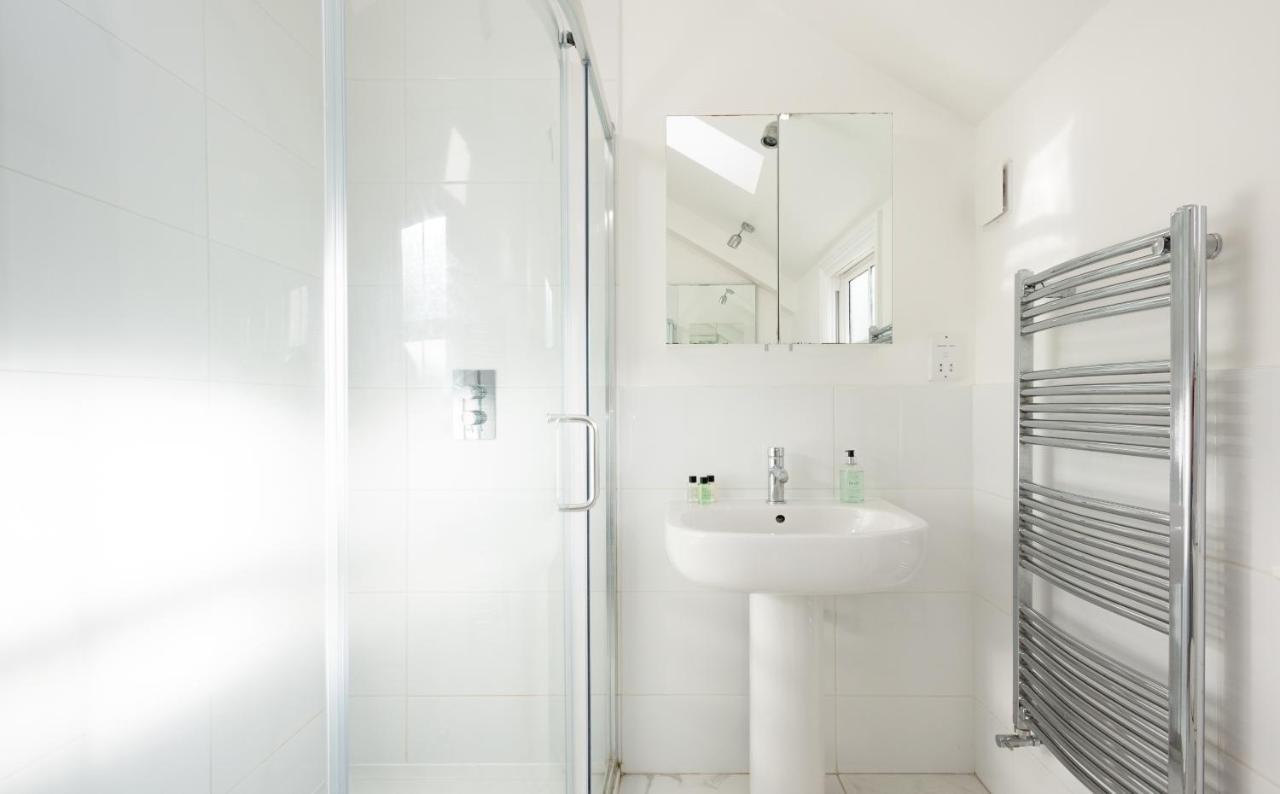 The Magdalene Cottage - Modern & Comfortable 4Bdr Family Home CBG エクステリア 写真