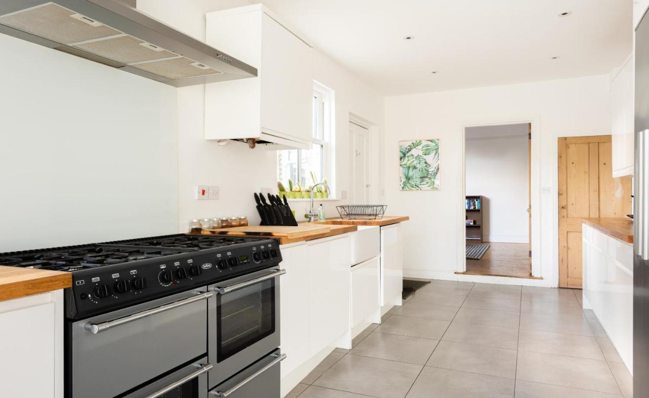 The Magdalene Cottage - Modern & Comfortable 4Bdr Family Home CBG エクステリア 写真