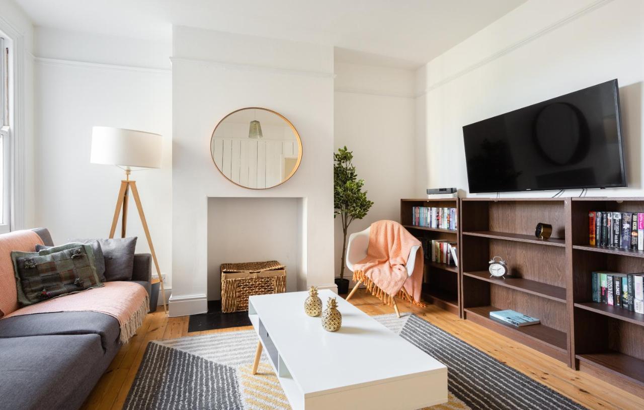 The Magdalene Cottage - Modern & Comfortable 4Bdr Family Home CBG エクステリア 写真